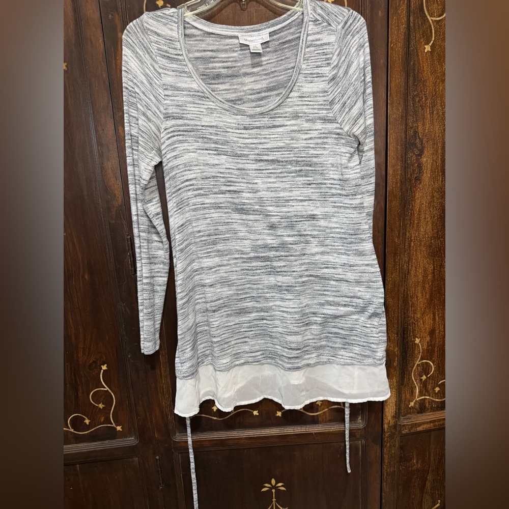 MOTHERHOOD MATERNITY Gray and White Women's Top
